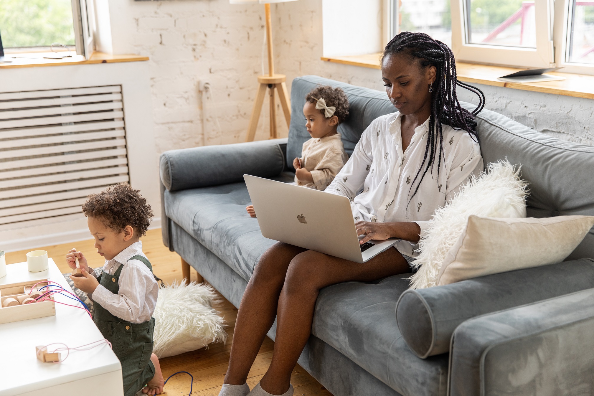 Mistakes Working Moms Should Avoid When Working from Home